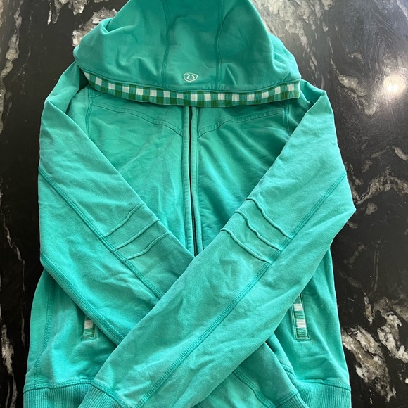 Size 8 Lululemon light weight zip up - Picture 1 of 1